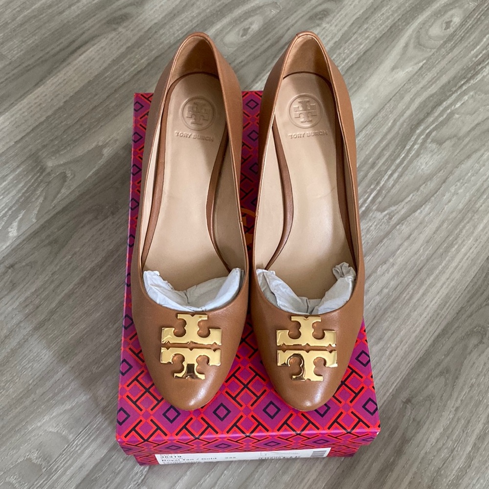 Tory Burch Laura Pump Mestico in Royal Tan size 7.5